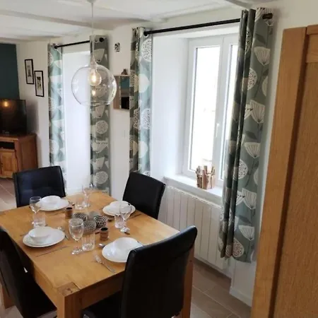 بيت للعطل La Croix Douillet