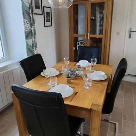 La Croix Douillet بيت للعطل